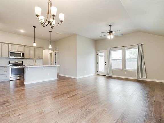 3rd image of 15733 Gunnison Dr