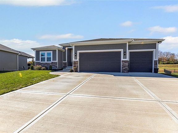 2nd image of 816 Blue Grama Ct