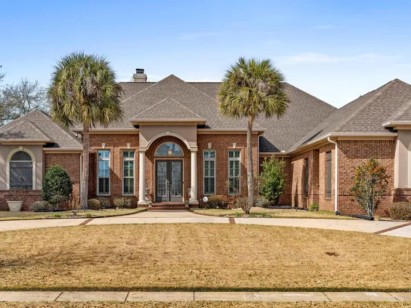 705 Village Dr, Gulf Shores, AL 36542