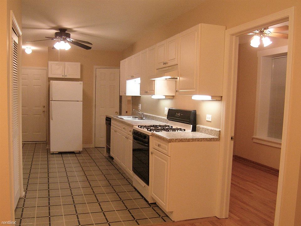 33 br kitchen w