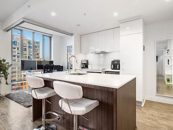 3rd image of 1308 Hornby St #2706