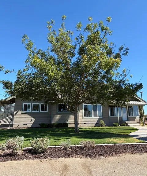 3101 Iowa Ave — Photo 1
