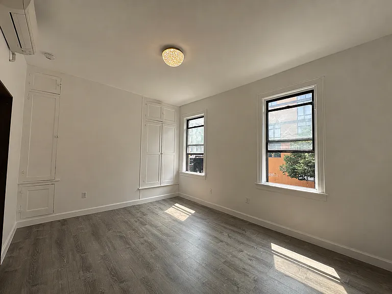 152 Graham Ave #2 — Photo 3