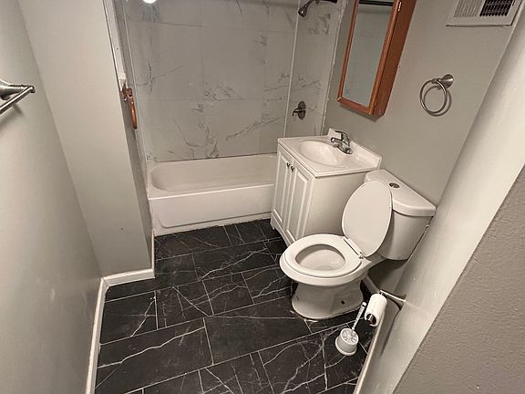 2nd image of 1815 W 51st St #1B