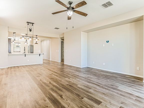 3rd image of 4422 W Horsenettle Dr