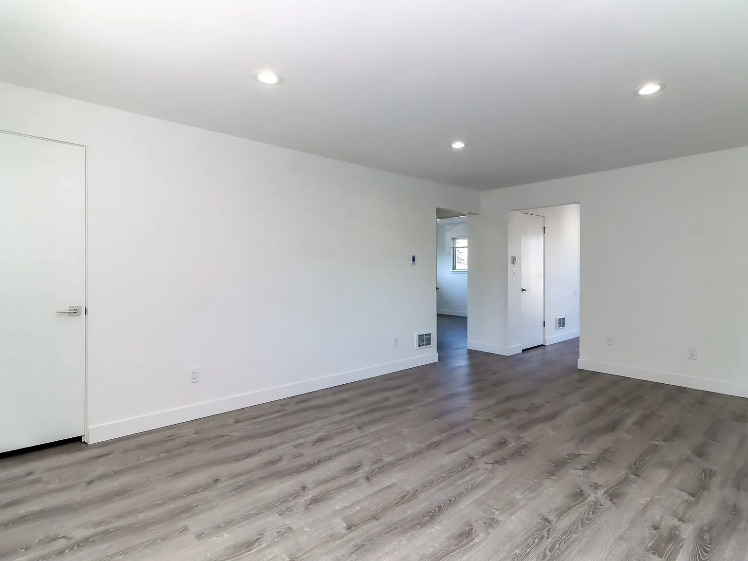 2 bed, 885 sqft, $2,225 — Photo 4