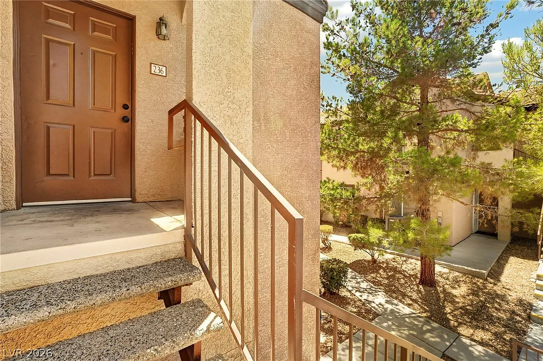 2 bed, 2.0 bath, 884 sqft, $1,550 — Photo 4