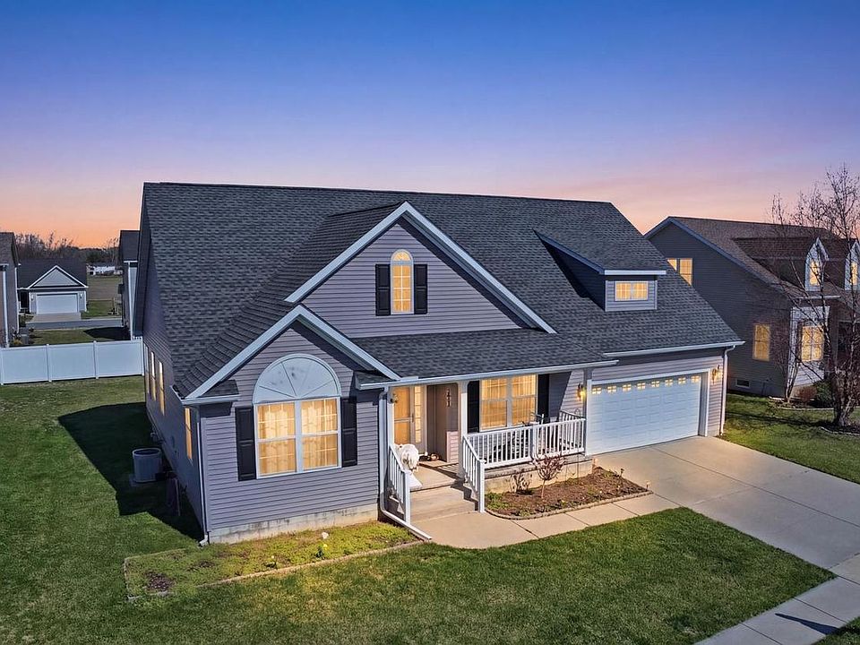 1st image of 413 Plantation Dr