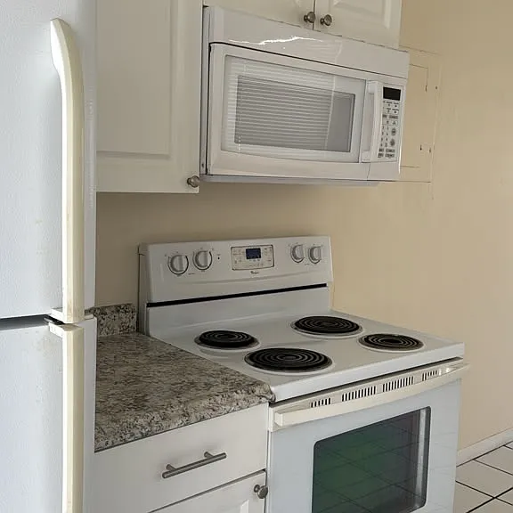 11870 NE 16th Ave #4 — Photo 4
