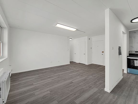 5th image of 6160 N Damen Ave APT 209
