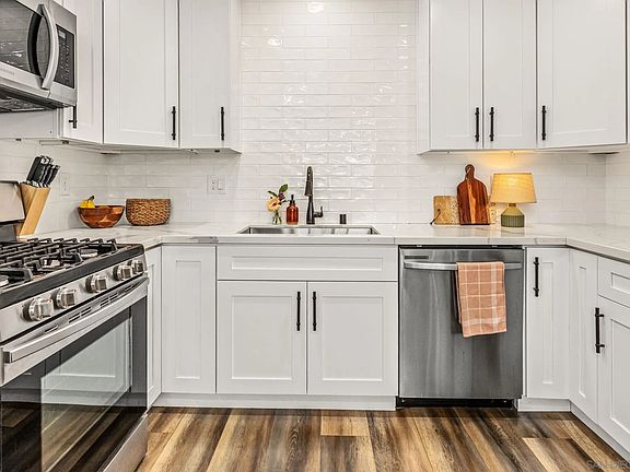 3rd image of 980 Georgia St