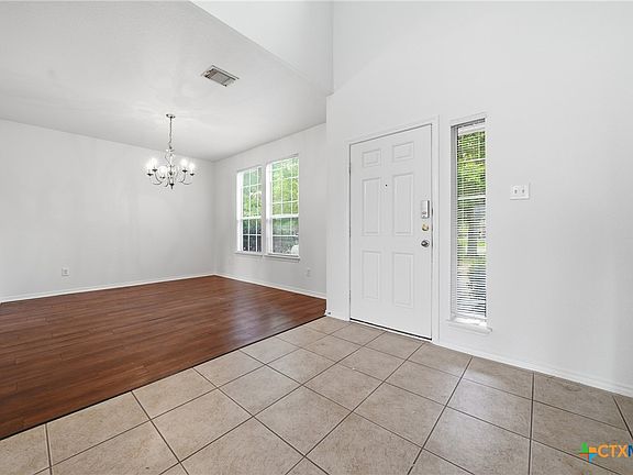 3rd image of 118 Invierno St