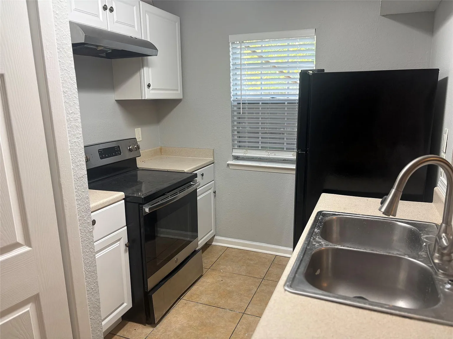 2 bed, 1.0 bath, 896 sqft, $900 — Photo 1