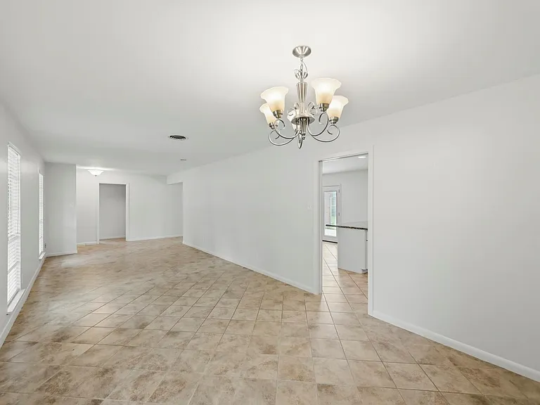 10503 Shadow Wood Dr — Photo 11