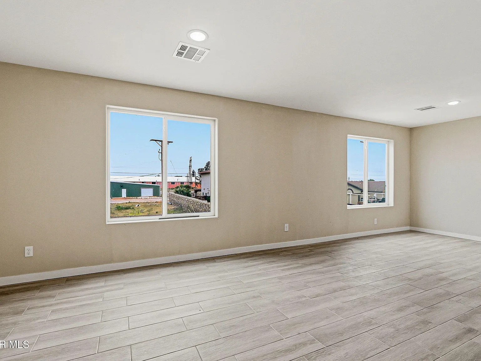 2 bed, 1.0 bath, 910 sqft, $1,250 — Photo 2