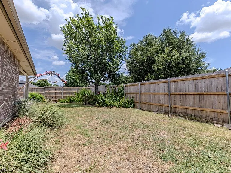 4703 Stonehaven Dr — Photo 30