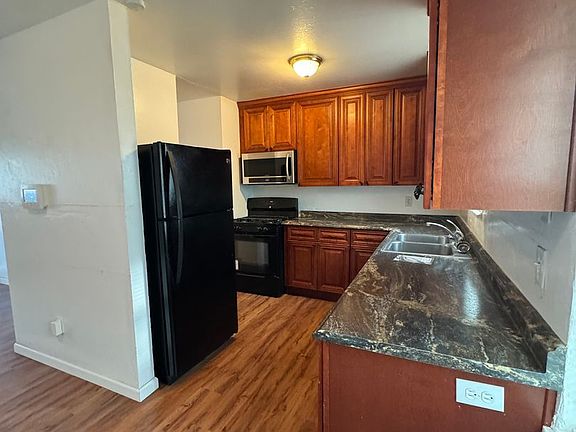 3rd image of 2411 Echo St