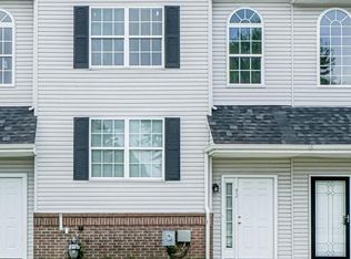 92 Three Rivers Dr, Newark, DE 19702