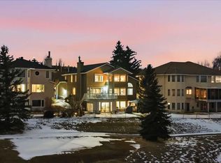 40 SW Country Hills Close NW, Calgary, AB T3K3Y9
