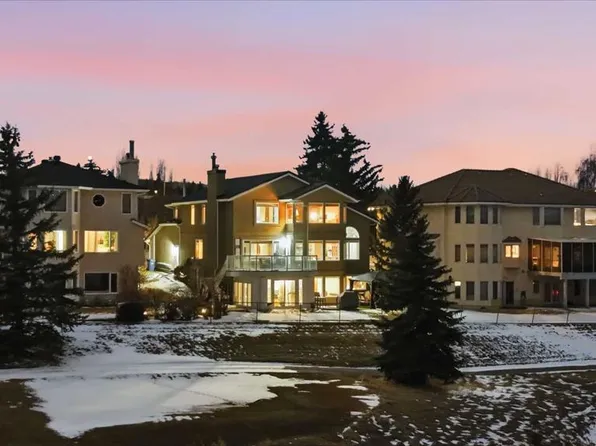 40 SW Country Hills Close NW, Calgary, AB T3K 3Y9