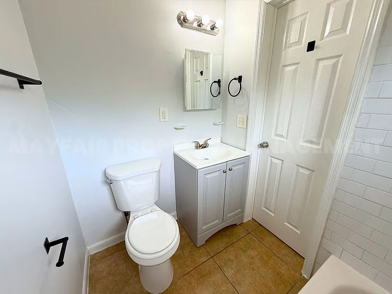380 Kingsbridge St — Photo 10