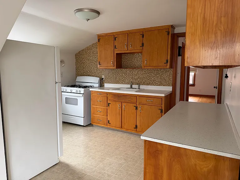 654 Chase Ave #2 — Photo 16