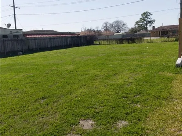 70 W Claiborne Sq, Chalmette, LA 70043