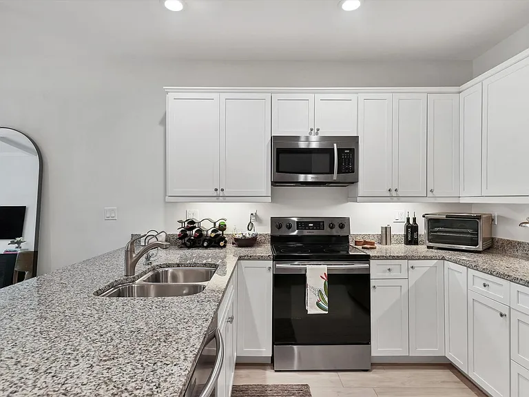 525 N Orange Ave #204 — Photo 11