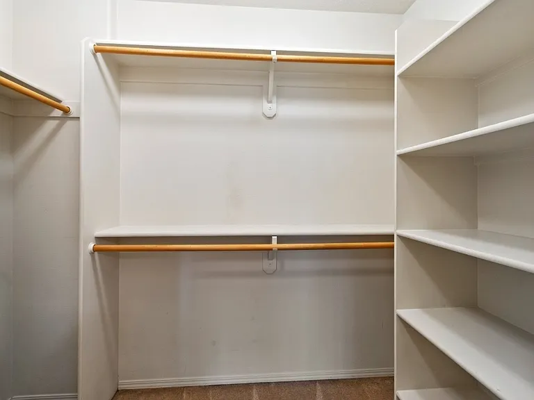 816 NE Caden Ave — Photo 15