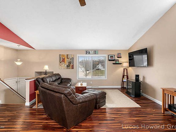 4th image of 28 Windflower St NE