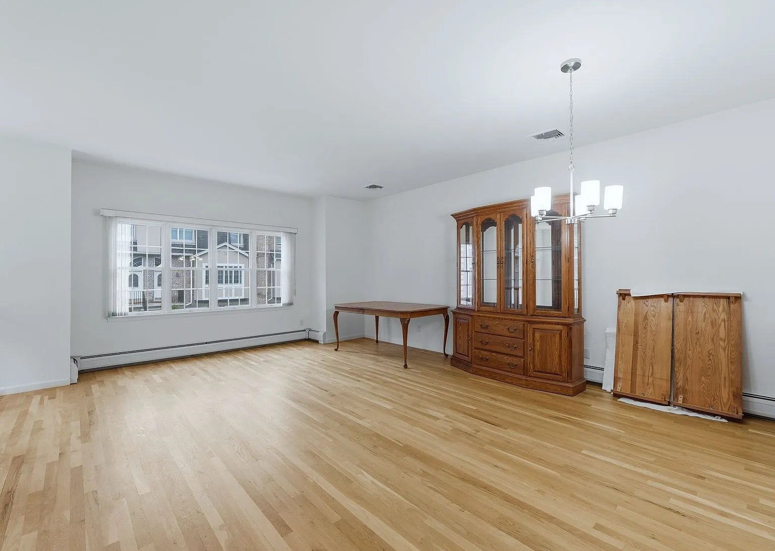 3 bed, 3.5 bath, 2068 sqft, $5,200 — Photo 4