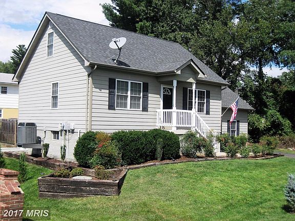 2nd image of 216 Armstrong St