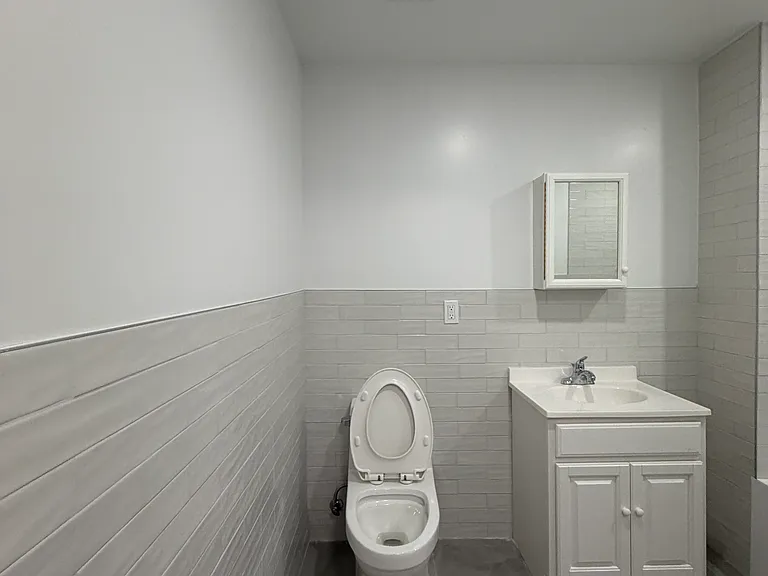 2512 Bronx Park E #B — Photo 21