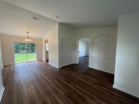 4th image of 14 Reinhardt Ln