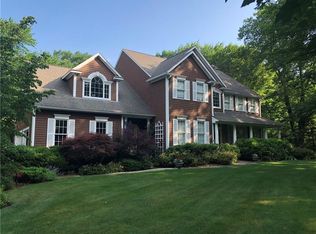 108 Sugarbush Trl, Saunderstown, RI 02874