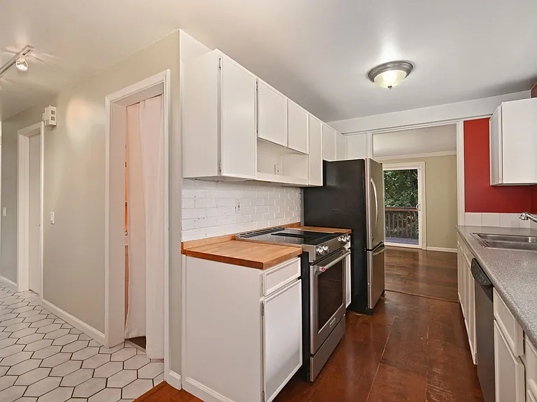 5008 Puget Blvd SW — Photo 7