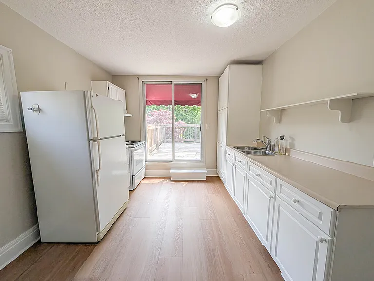 6 Wolseley Ave #2 — Photo 14