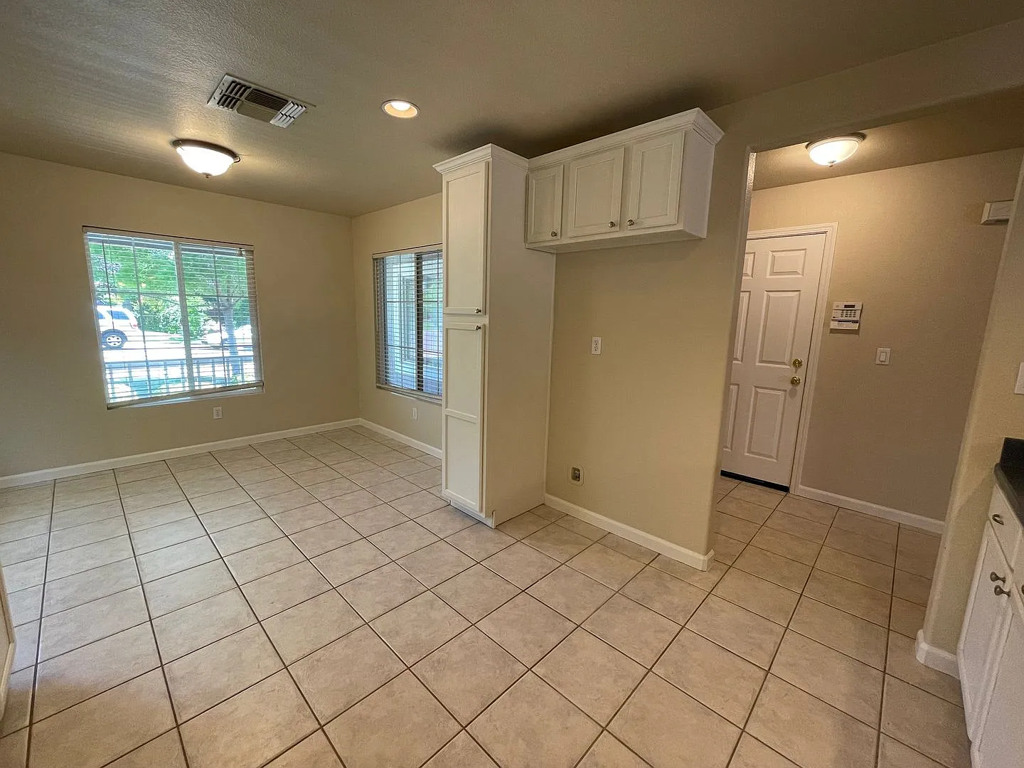 Charming 3-Bedroom Home in Folsom — Photo 4