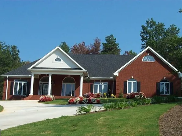 1175 Deer Chase Rd, Toccoa, GA 30577