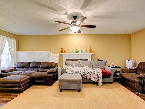 2nd image of 568 Falkland Cir