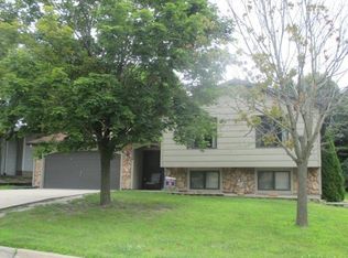 1324 N Prairie St, Pella, IA 50219