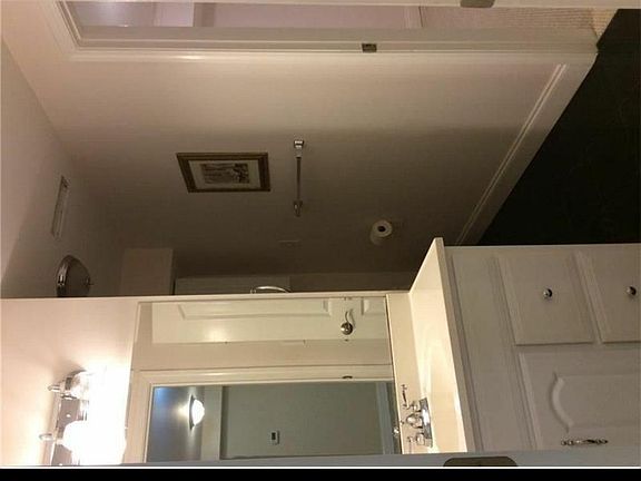 4th image of 4393 Hallbrook Dr