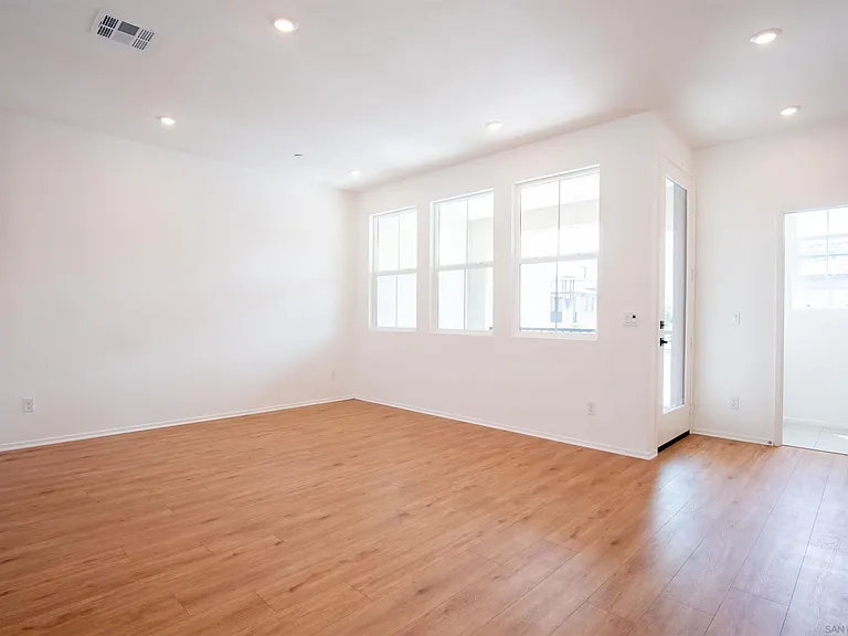 516 Avienda Ctr #106 — Photo 6