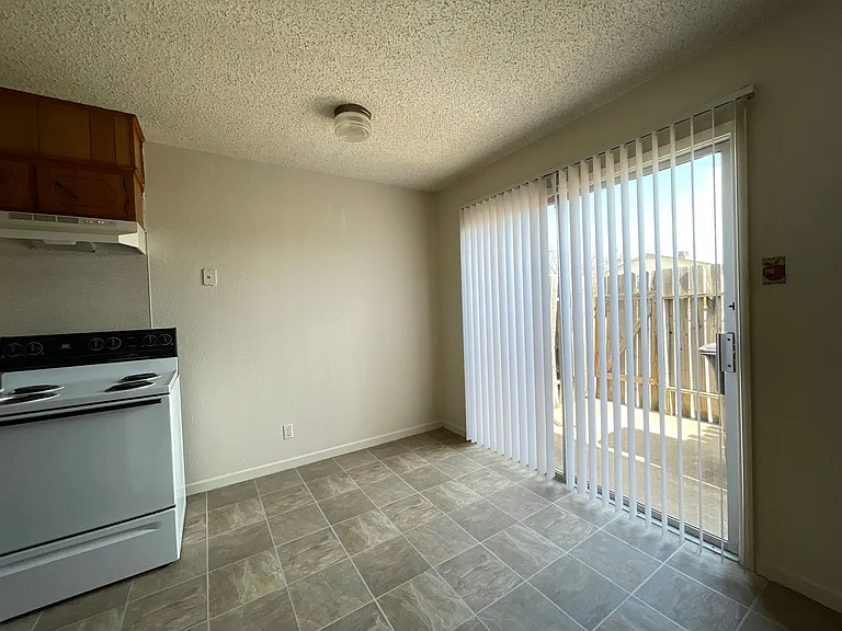 3609 Hereford Dr — Photo 8