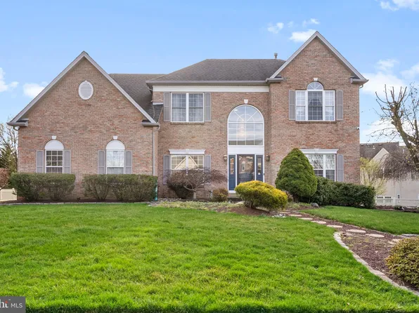 102 Tennyson Ln, North Wales, PA 19454