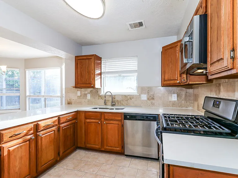 8310 Woodland Willows Dr — Photo 9