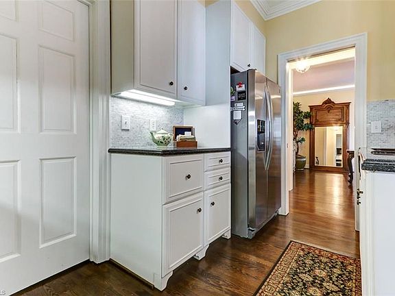 5th image of 130-105 Sunset Cir
