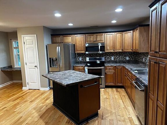 4th image of 15 Taylor St