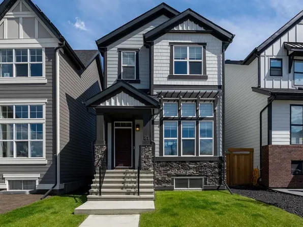 31 NW Magnolia Grv SE, Calgary, AB T3M 3T2