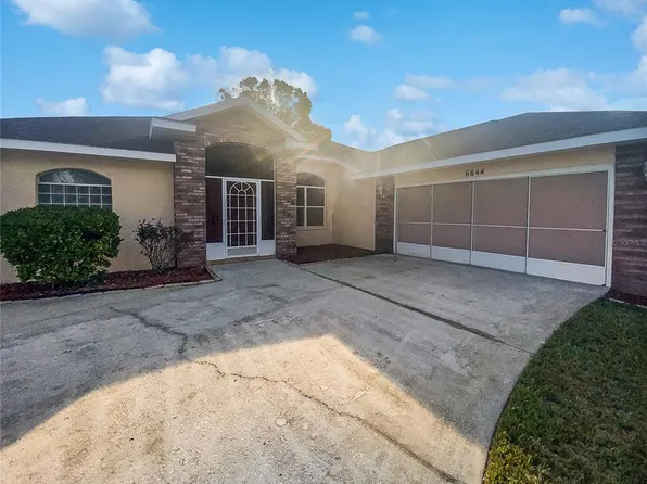 6844 Northlake Dr, Zephyrhills, FL 33542